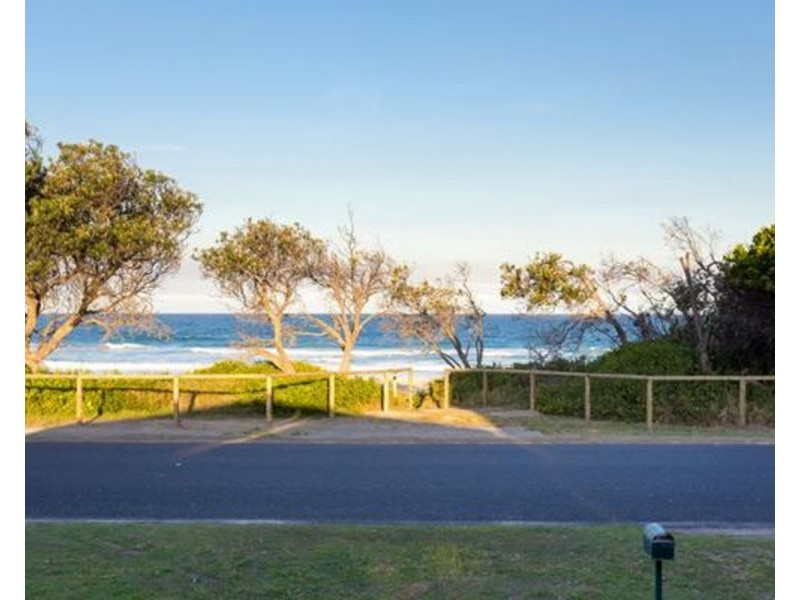 33 Pacific Parade, Old Bar NSW 2430