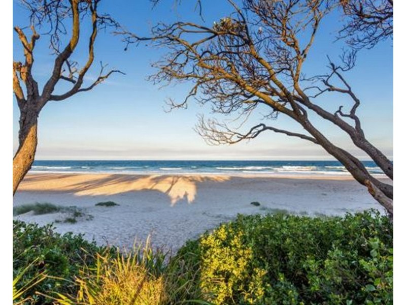 33 Pacific Parade, Old Bar NSW 2430