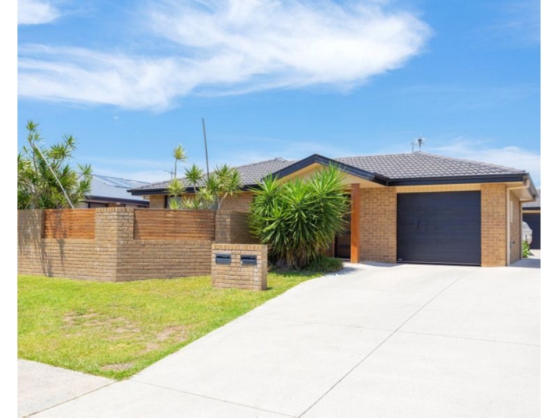 1/11 Yellowfin Avenue, Old Bar NSW 2430
