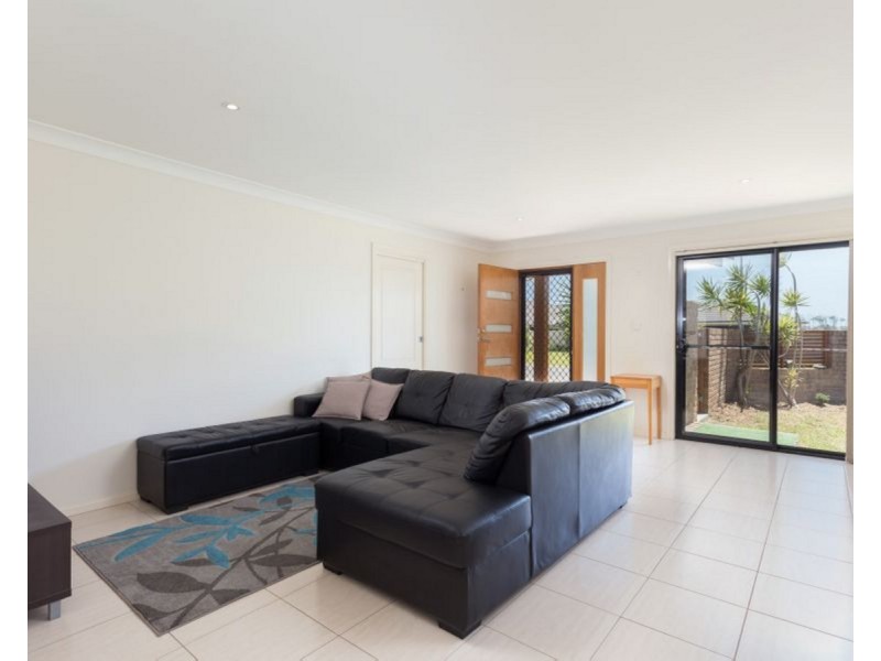 1/11 Yellowfin Avenue, Old Bar NSW 2430