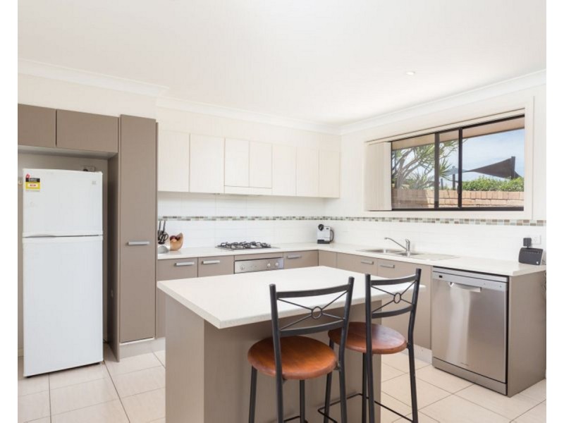 1/11 Yellowfin Avenue, Old Bar NSW 2430