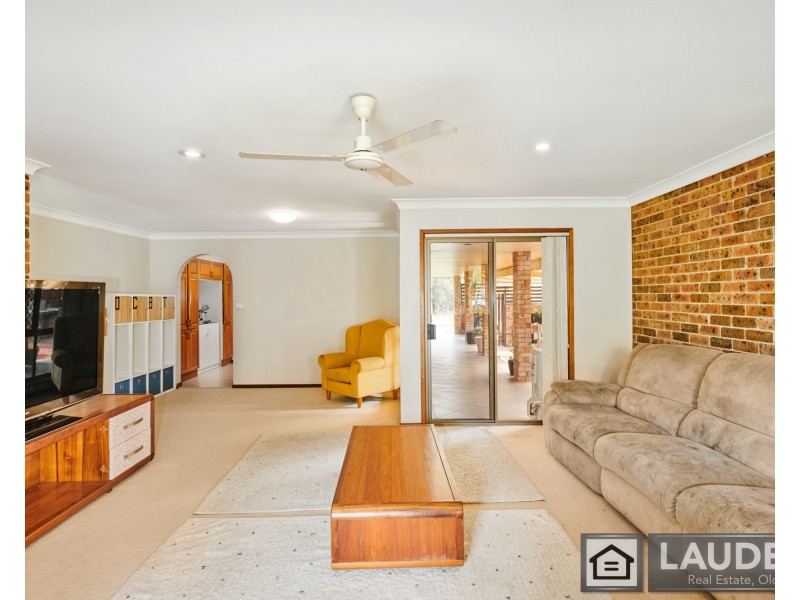 27 Kolinda Drive, Old Bar NSW 2430