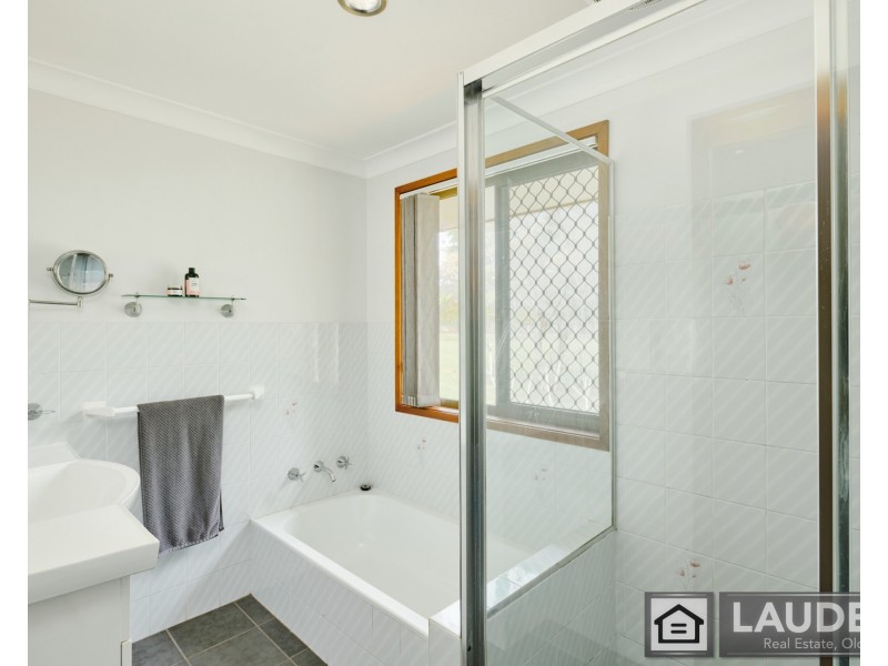 27 Kolinda Drive, Old Bar NSW 2430