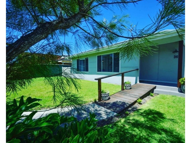 36 Old Bar Road, Old Bar NSW 2430