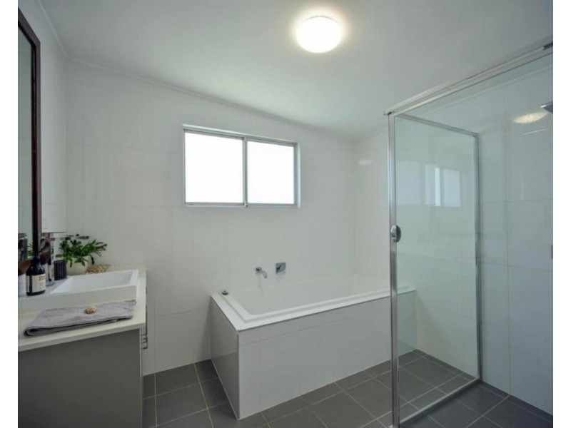 36 Old Bar Road, Old Bar NSW 2430