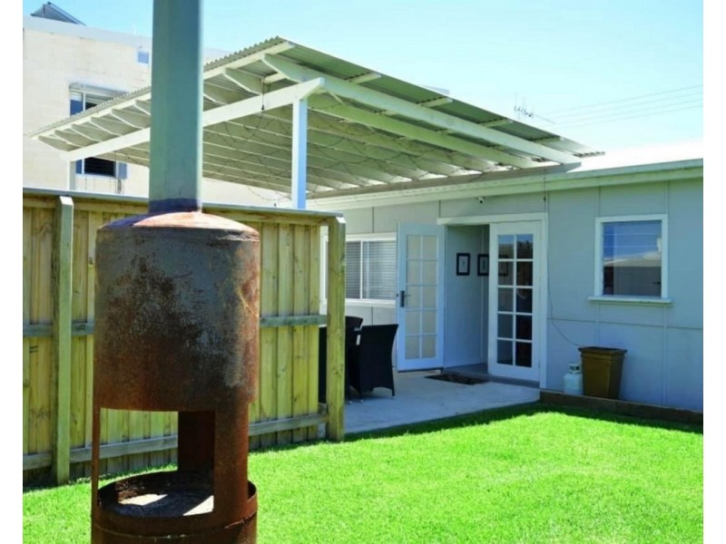 36 Old Bar Road, Old Bar NSW 2430