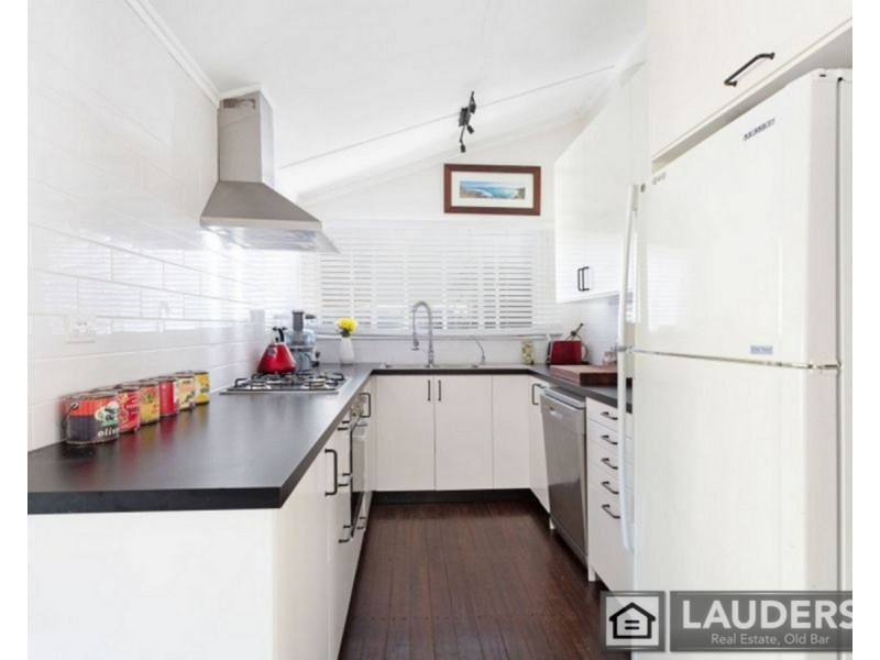 36 Old Bar Road, Old Bar NSW 2430