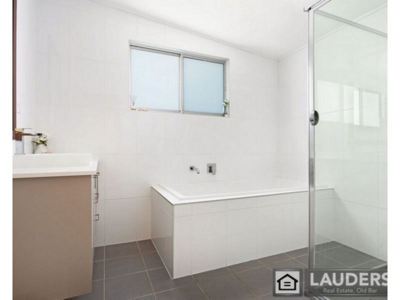 36 Old Bar Road, Old Bar NSW 2430