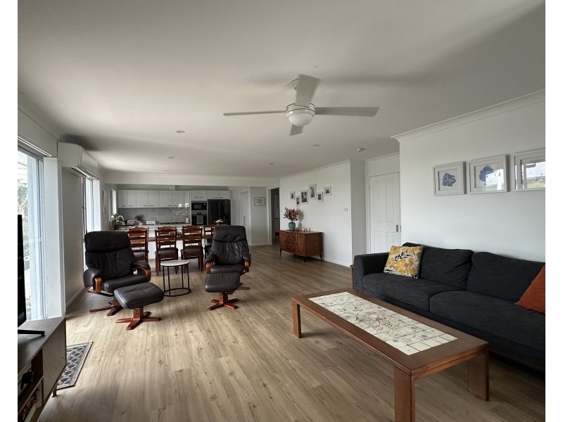 13 Spinnaker Cove, Wallabi Point NSW 2430