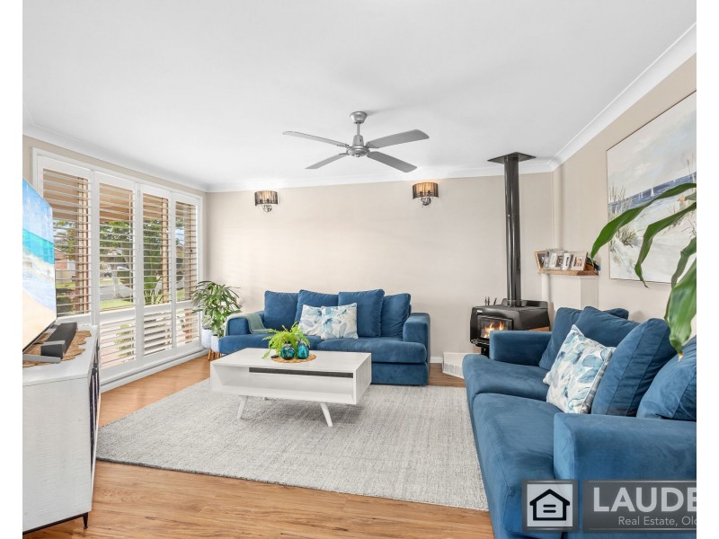 1 Laurina Close, Old Bar NSW 2430