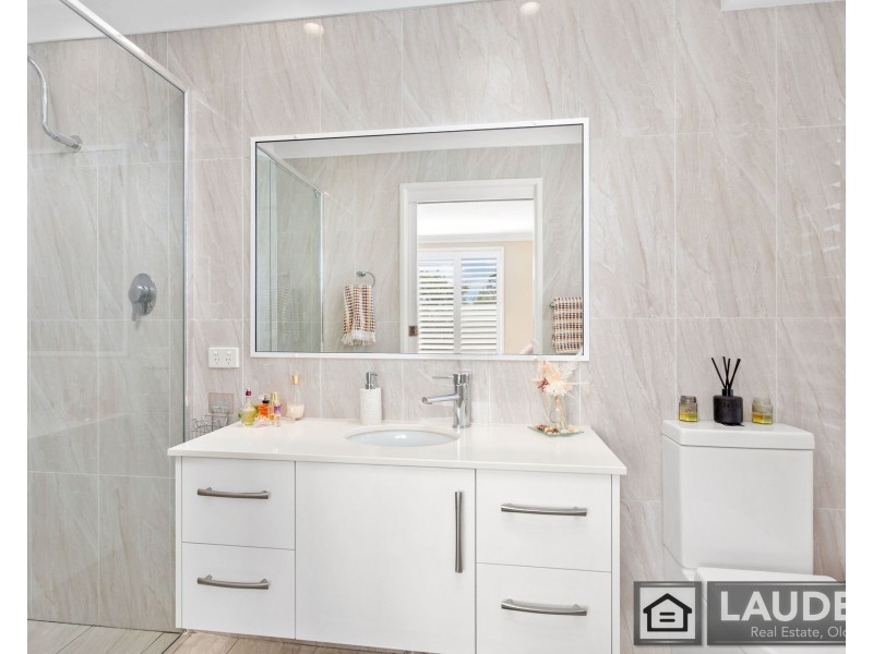 1 Laurina Close, Old Bar NSW 2430