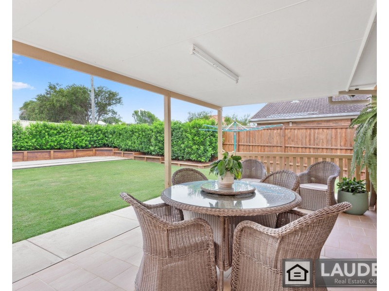 1 Laurina Close, Old Bar NSW 2430