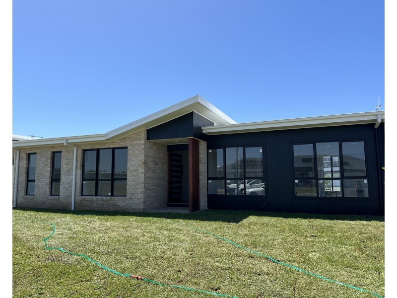 3a Retreat Close, Old Bar NSW 2430