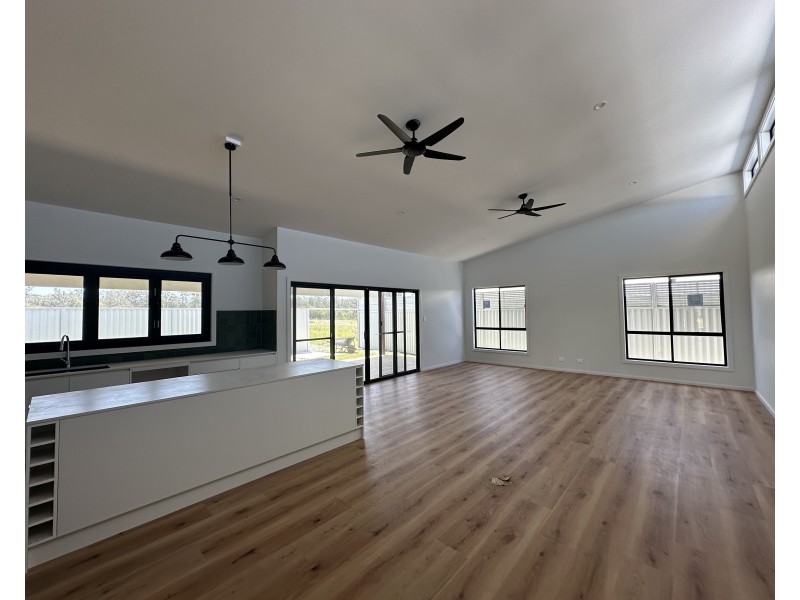 3b Retreat Close, Old Bar NSW 2430