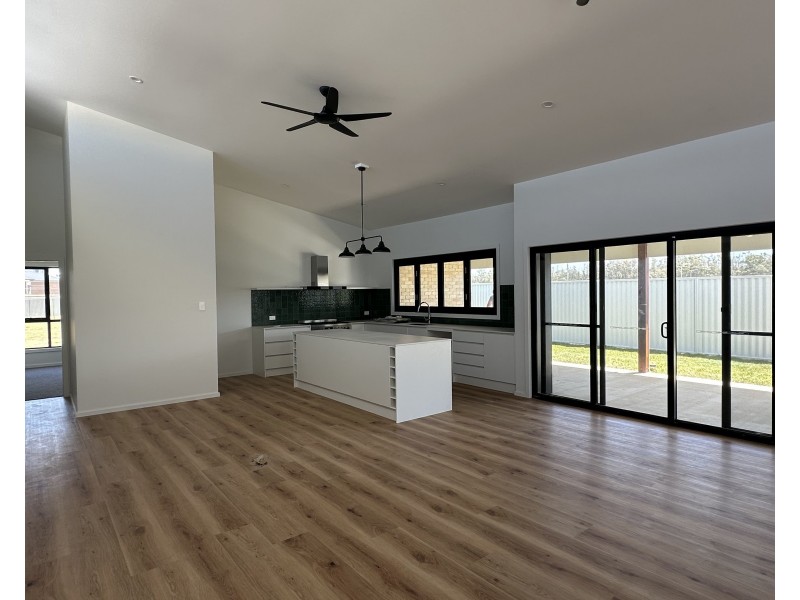 3b Retreat Close, Old Bar NSW 2430