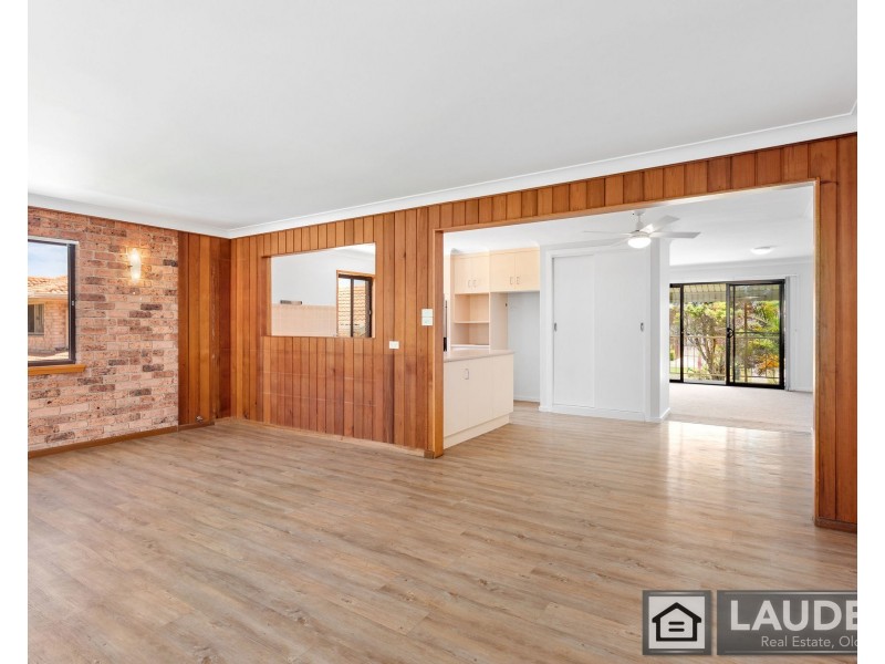 17 Old Bar Road, Old Bar NSW 2430