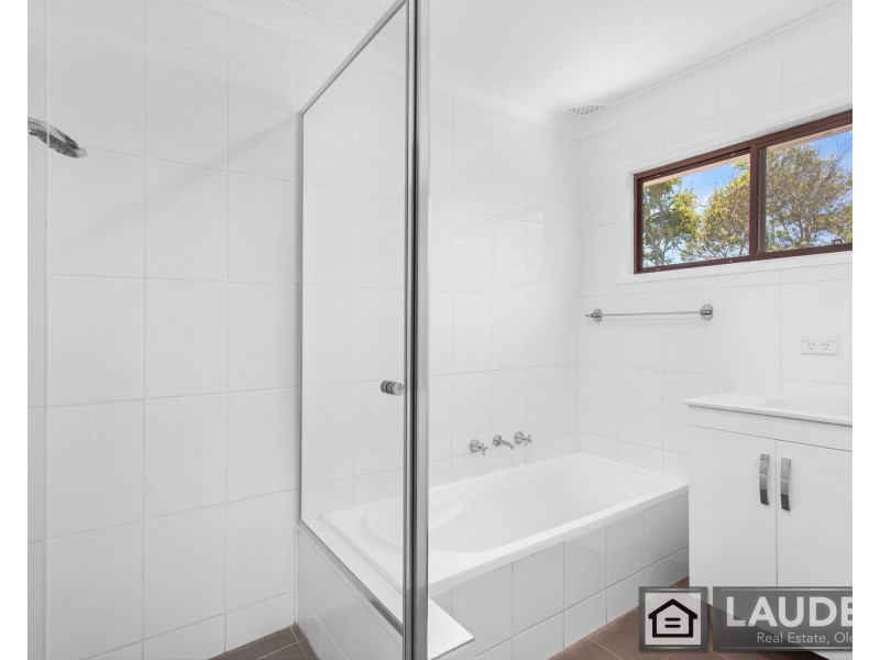 17 Old Bar Road, Old Bar NSW 2430