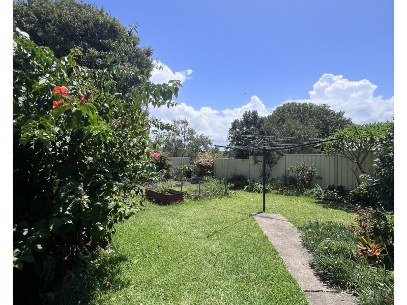 2/3 Silkyash Close, Old Bar NSW 2430