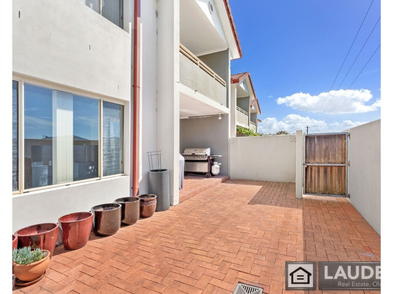 4/2 Mistral Place, Old Bar NSW 2430