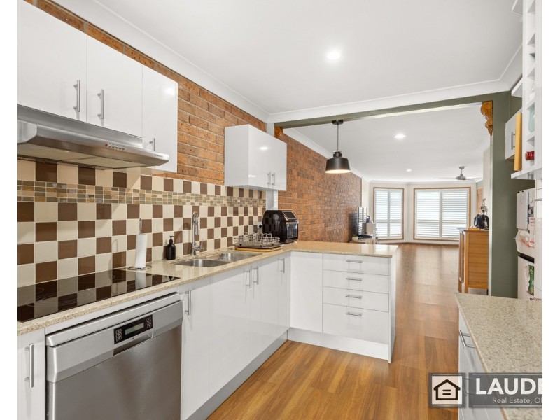 2/89 Old Bar Road, Old Bar NSW 2430