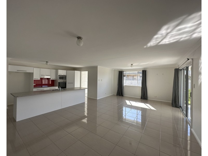 33 Bluehaven Drive, Old Bar NSW 2430