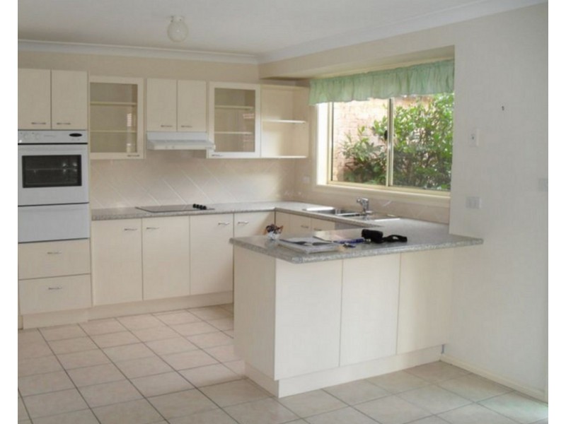 2/18 Ivy Crescent, Old Bar NSW 2430