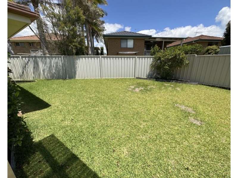 2/18 Ivy Crescent, Old Bar NSW 2430