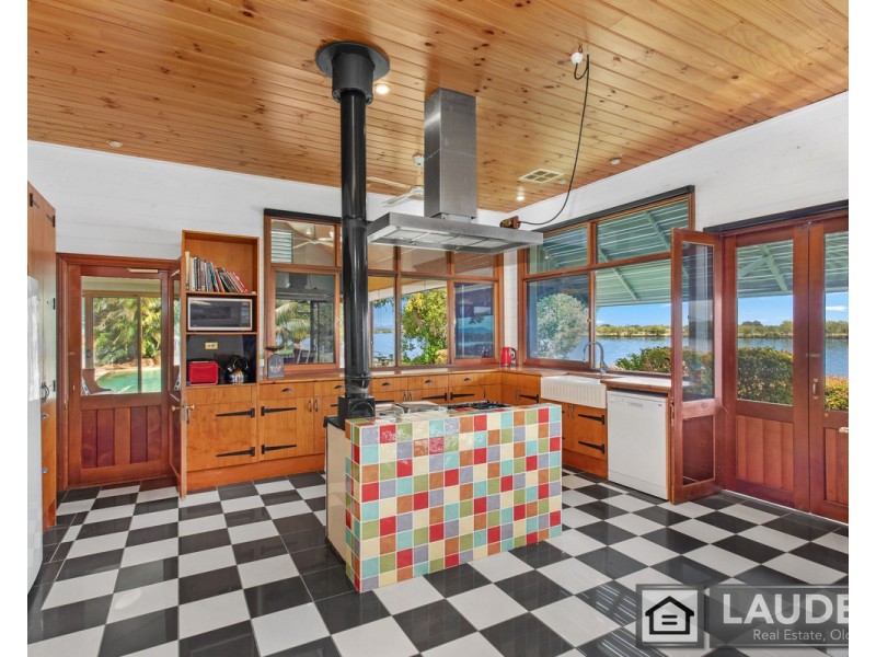 231 Oxley Island Road, Oxley Island NSW 2430