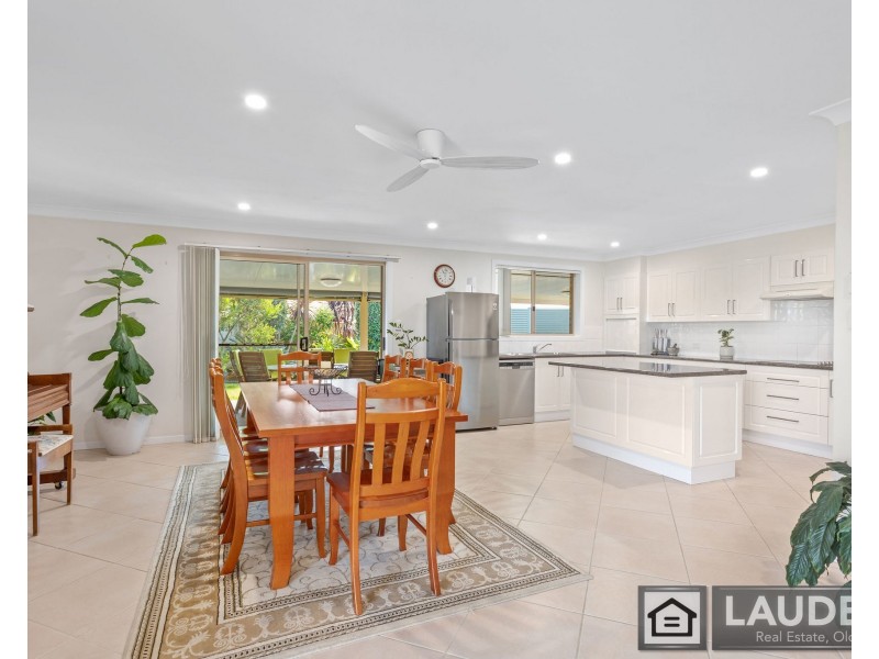 4 Curlew Place, Old Bar NSW 2430