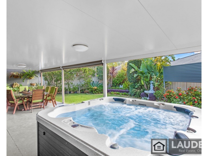 4 Curlew Place, Old Bar NSW 2430