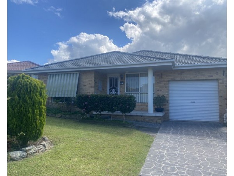8 Snoewood Street, Old Bar NSW 2430