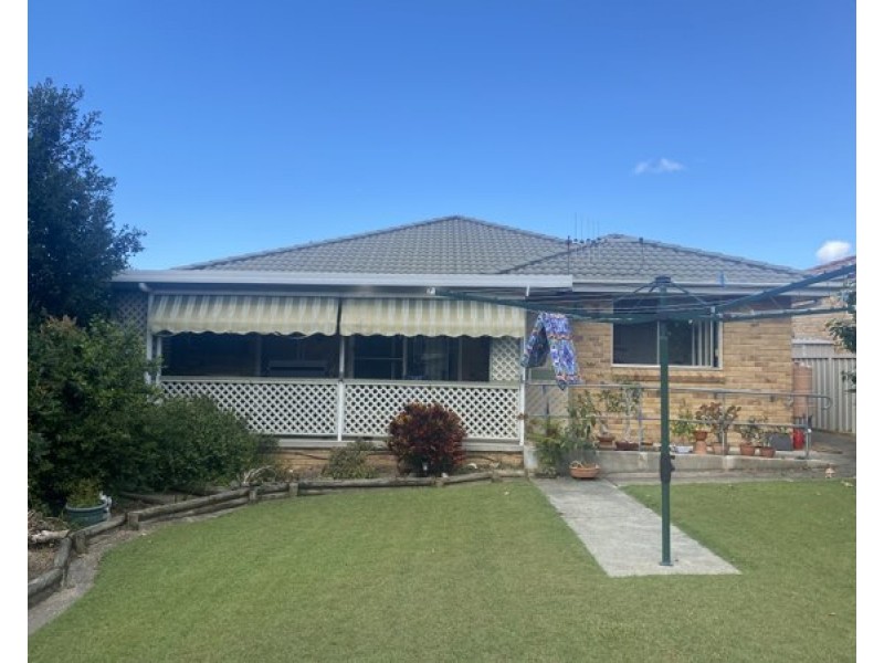 8 Snoewood Street, Old Bar NSW 2430