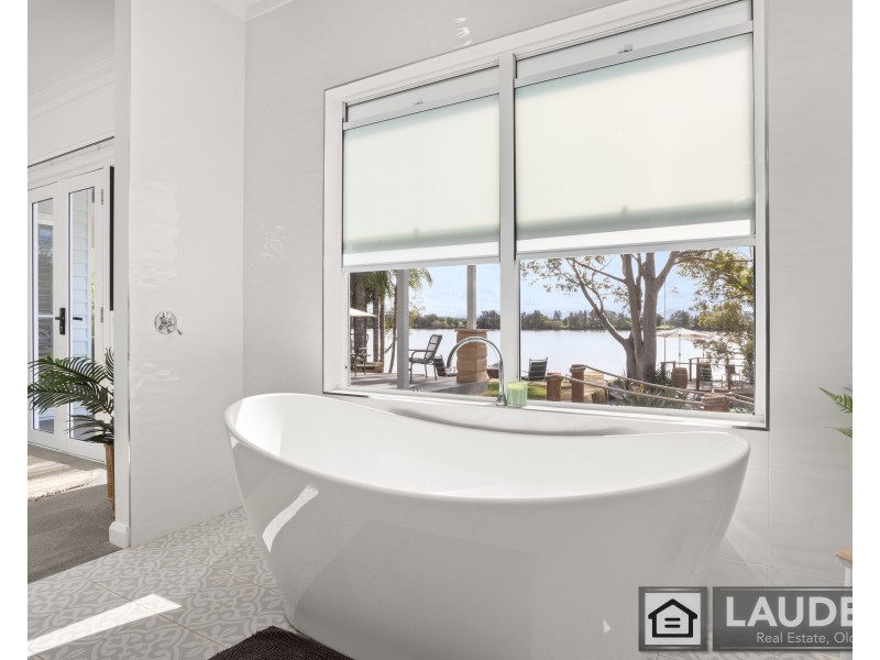 77 Templetons Lane, Oxley Island NSW 2430
