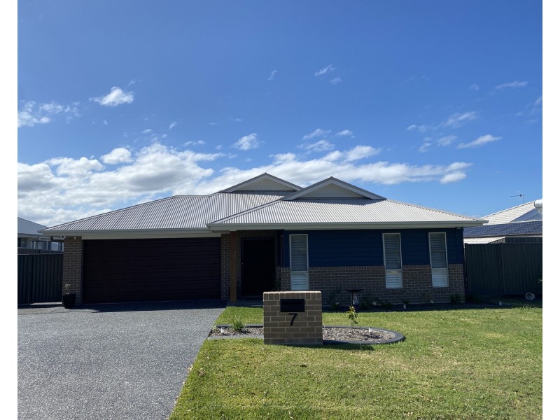 7 Ondaroo Crest, Old Bar NSW 2430