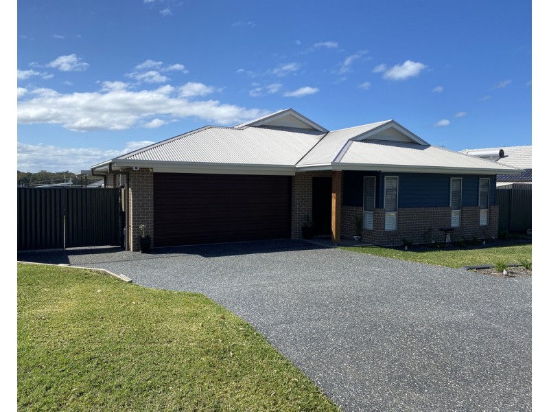 7 Ondaroo Crest, Old Bar NSW 2430