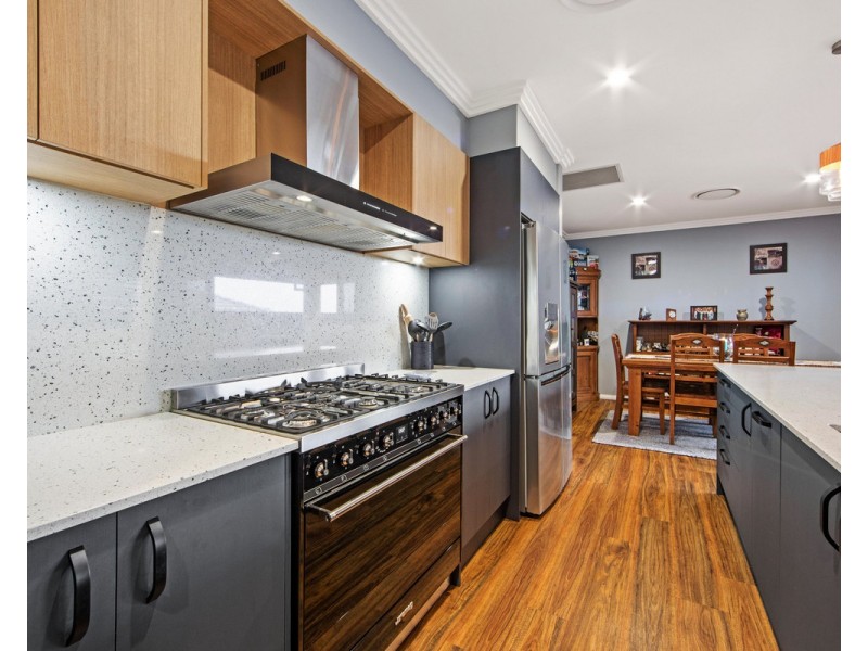 7 Ondaroo Crest, Old Bar NSW 2430