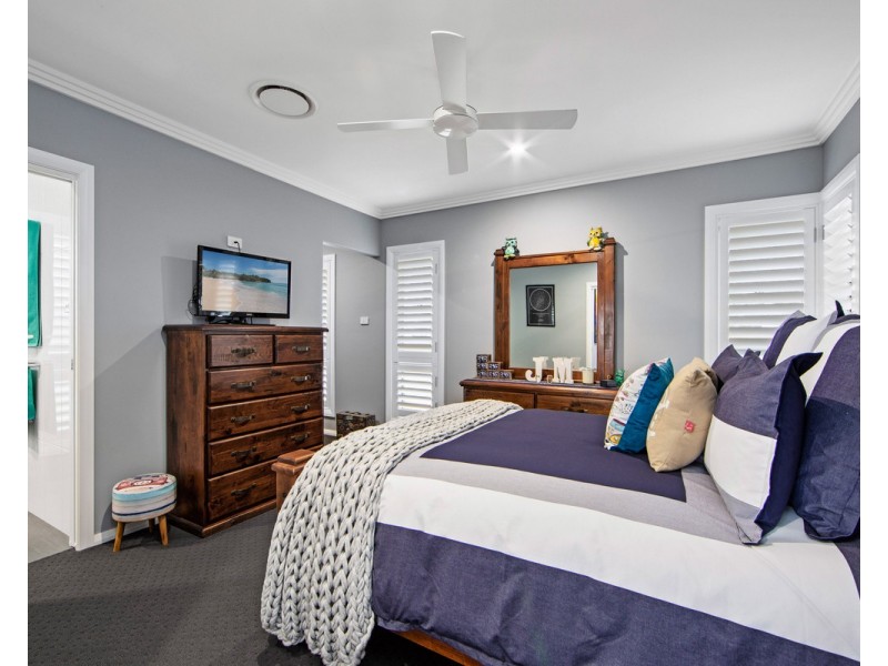 7 Ondaroo Crest, Old Bar NSW 2430