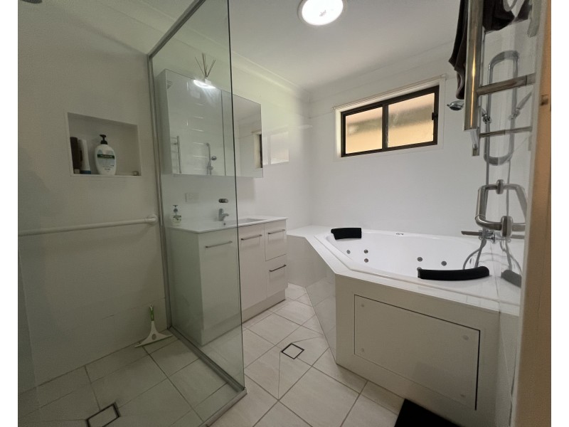 5 Kolinda Drive, Old Bar NSW 2430