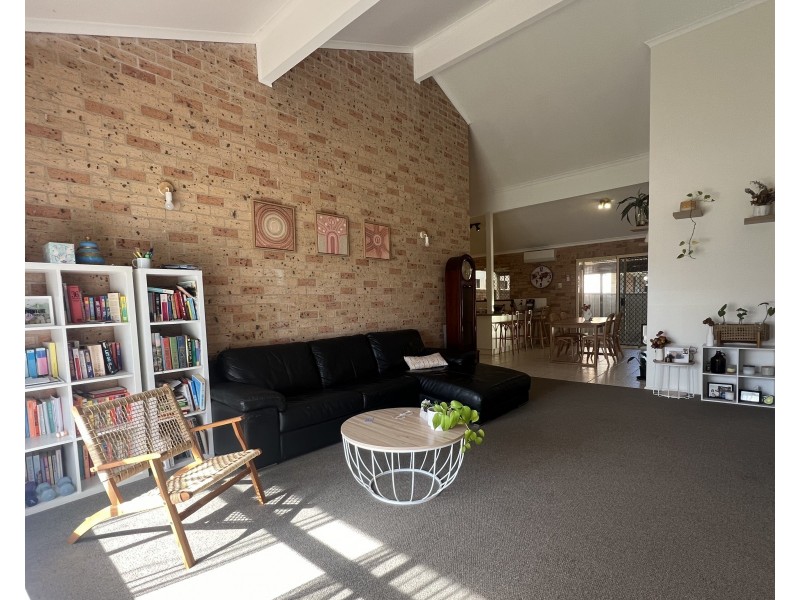 22 Farleigh Street, Old Bar NSW 2430