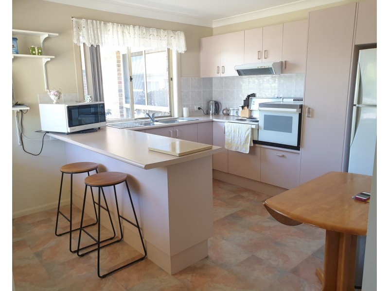 2/11 Farleigh Street, Old Bar NSW 2430