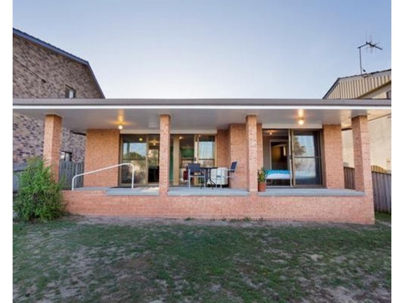 33 Pacific Parade, Old Bar NSW 2430