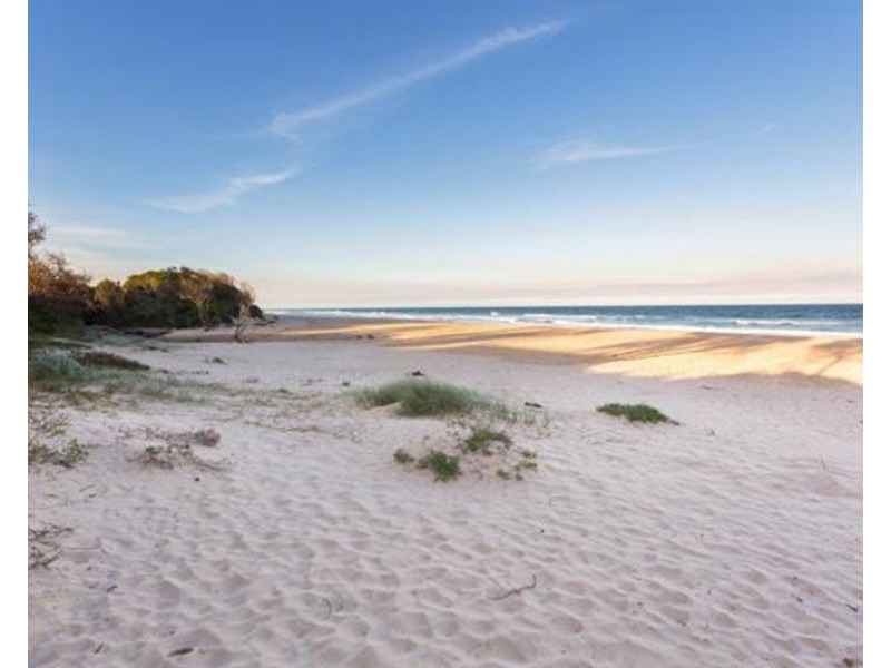 33 Pacific Parade, Old Bar NSW 2430