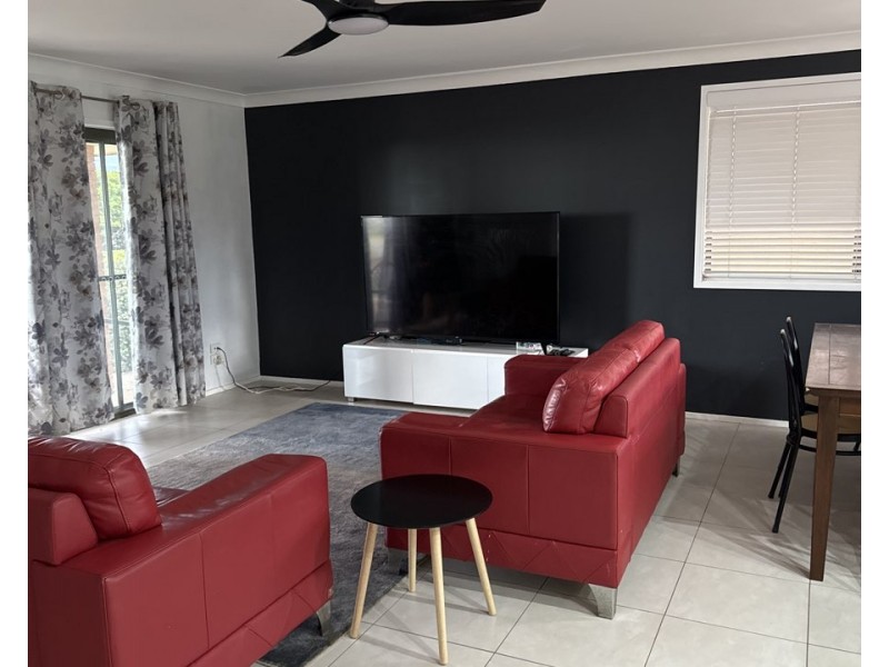 33 Pacific Parade, Old Bar NSW 2430