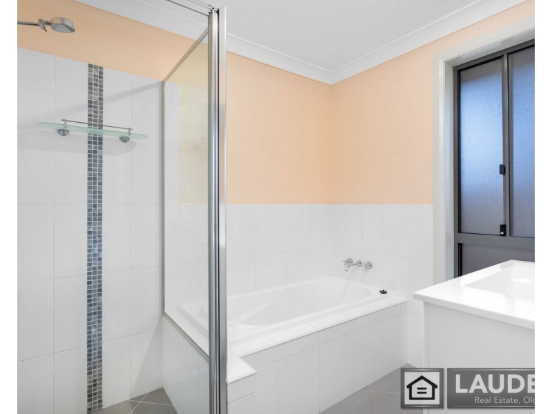 28 Albatross Way, Old Bar NSW 2430