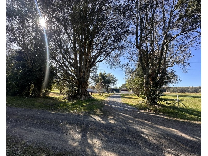 2 Walls Lane, Mitchells Island NSW 2430