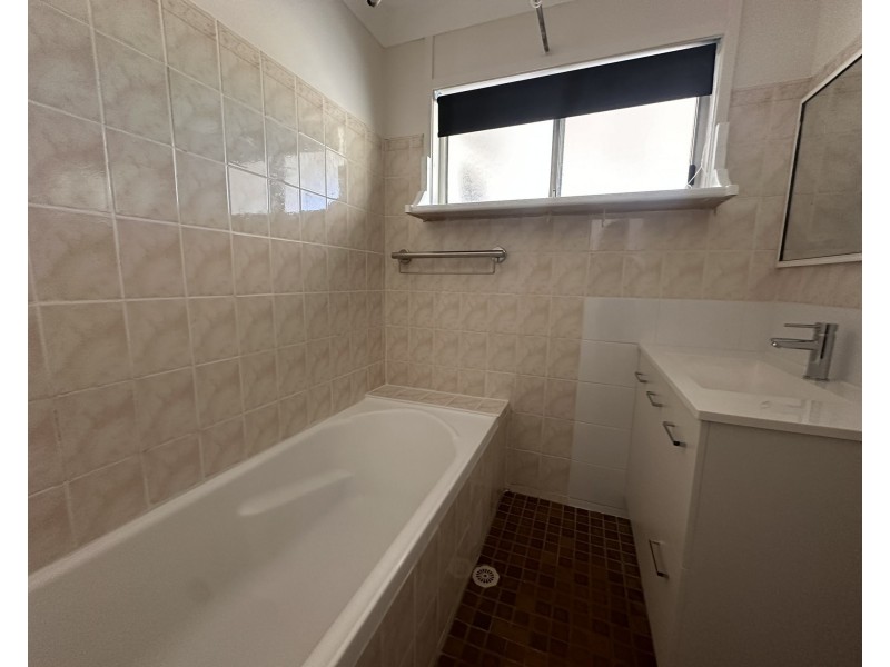 2 Walls Lane, Mitchells Island NSW 2430