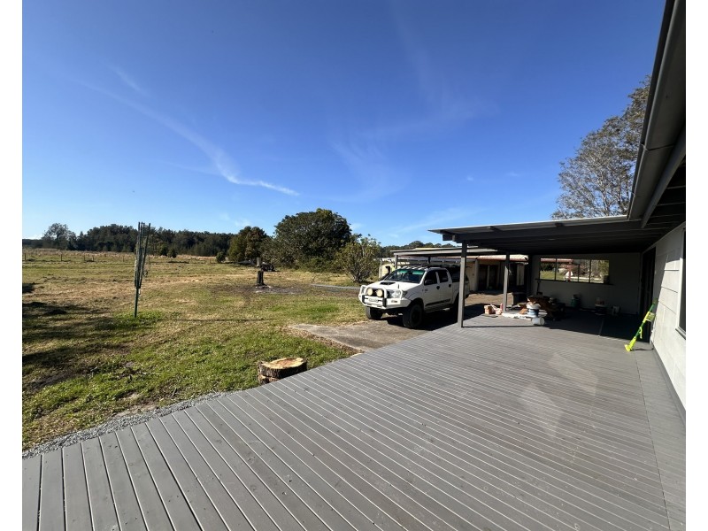2 Walls Lane, Mitchells Island NSW 2430