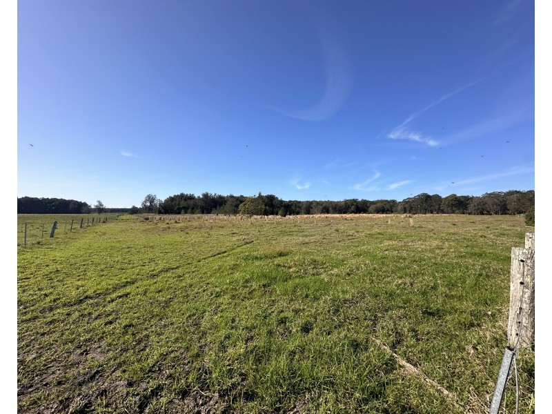 2 Walls Lane, Mitchells Island NSW 2430