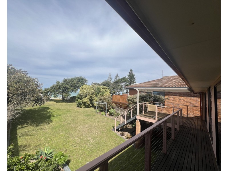 6 Lewis Street, Old Bar NSW 2430
