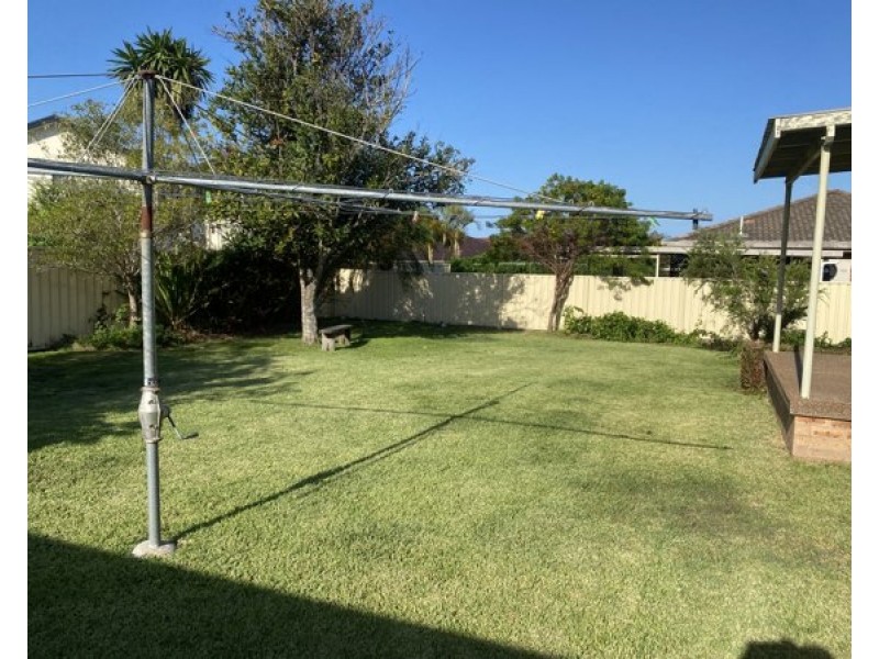 93 Old Bar Road, Old Bar NSW 2430
